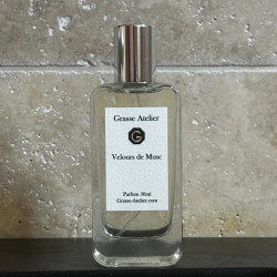 Velours de Musc: ein pudriges Nischenparfüm mit zarter Rose und weißem Moschus.