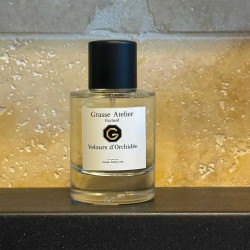 Velours d’Orchidée: ein pudrig-blumiges Nischenparfüm mit Iris, Rose und Zitrone.