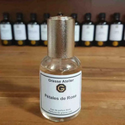 ROSENBLÄTTER – Frisch Grün Blumig Zarte Rose Unisex Nischenparfum | Grasse