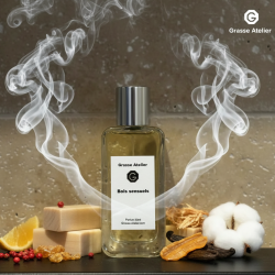 Flacon d'extrait de parfum boisé et sensuel avec Fève Tonka et Musc blanc