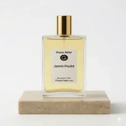 Eau de parfum Bergamote, Fleur d'Oranger, Pêche, Jasmin, Iris, Héliotrope, Musc blanc, Fève Tonka, Cèdre.