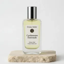 Parfum de niche, Cardamome verte, Bois précieux, Accords floraux, Ambre.
